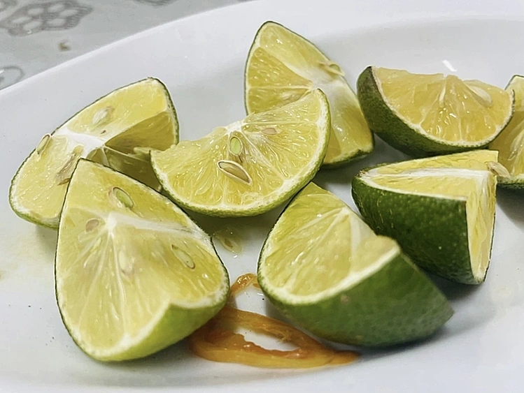 6개월 동안 소금 레몬 음료 후 건강 악화