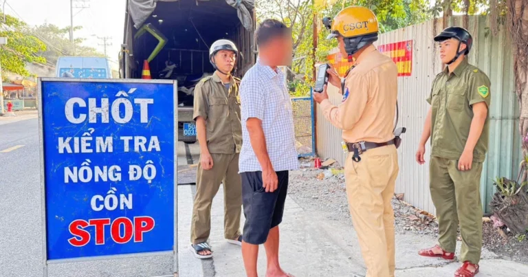 호찌민시 경찰, 새해 주간 음주 단속…9건 적발