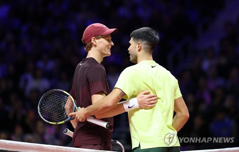 알카라스, 슈퍼매치에서 신네르 제압