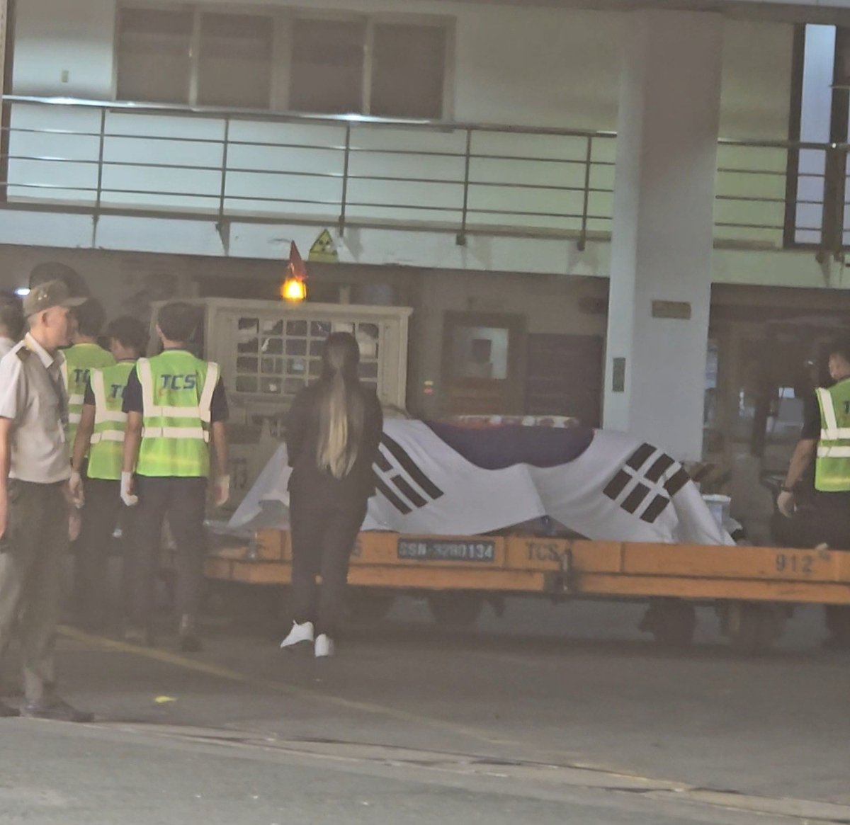 이해찬前총리 시신, 베트남 각별예우 속 한국행