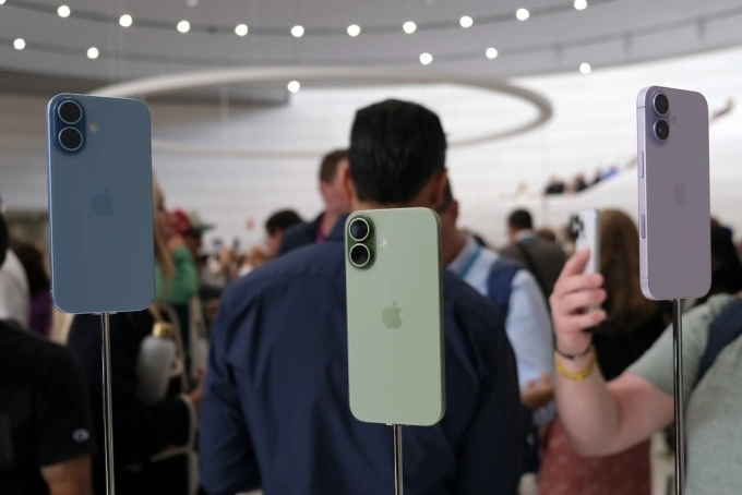 애플, 중국 스마트폰 시장 4분기 1위 복귀…아이폰17 출하량 28% 급증