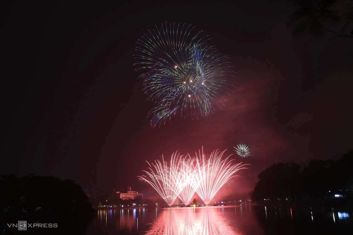 Happy New Year 2026!....베트남 전국서 새해 불꽃놀이