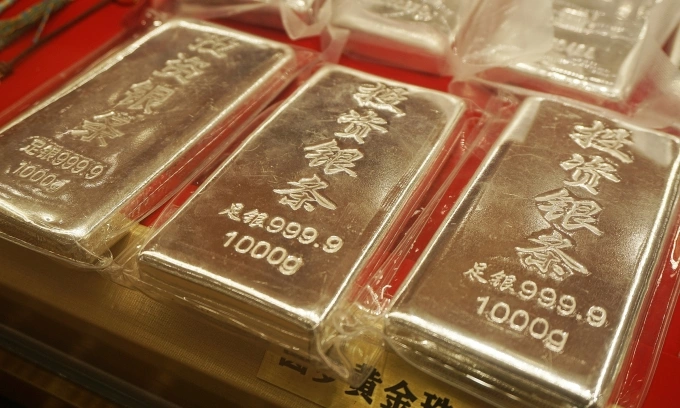 금값 치솟자 은으로 눈돌리는 홍콩인들…'서민의 금' 은괴 품귀 현상