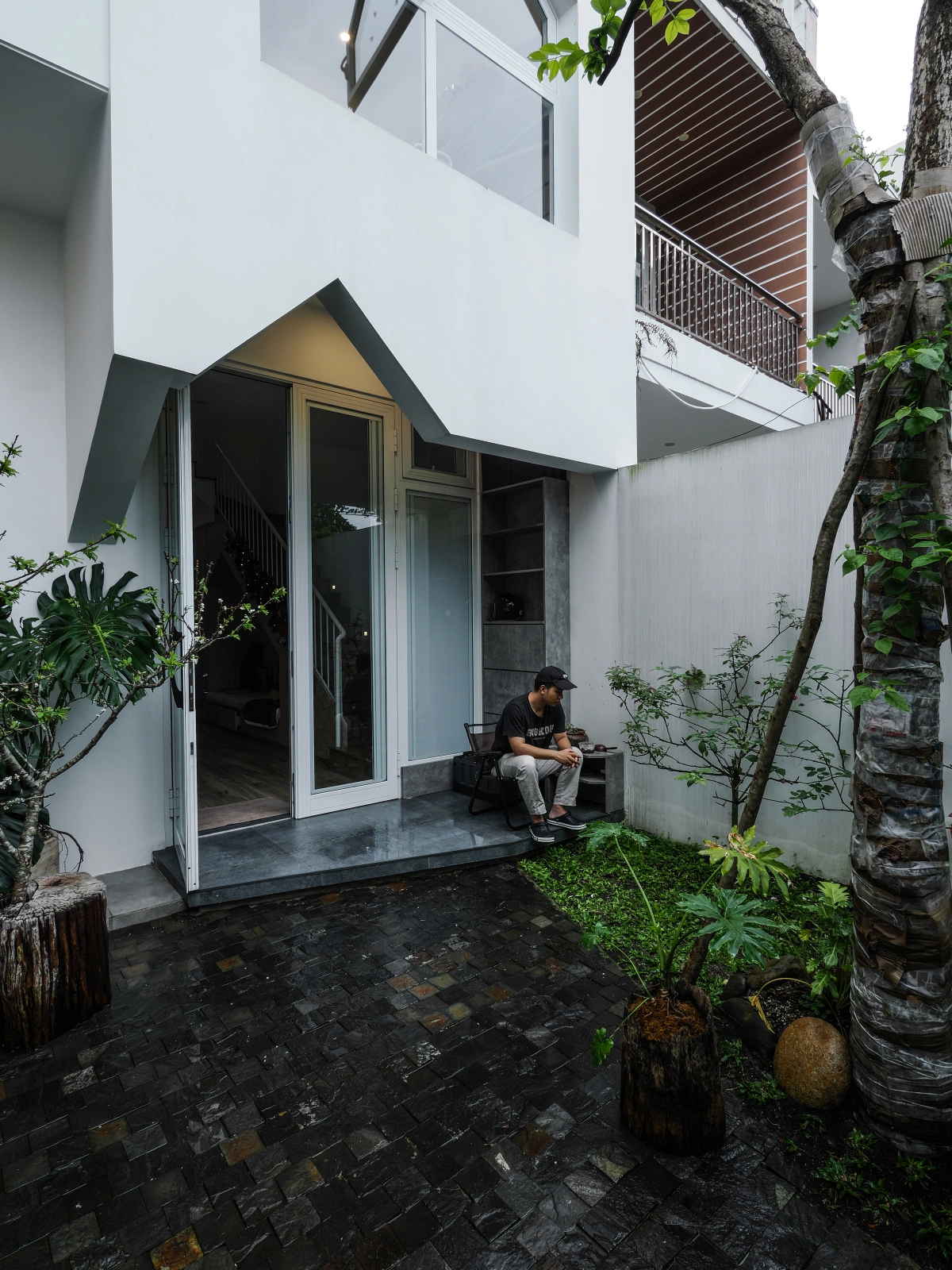 다낭 235㎡ 타운하우스, 가족 소통 공간으로 설계 개방형 구조·수직 통풍