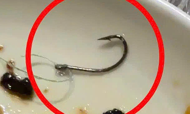 미슐랭 레스토랑에서 낚시 바늘 발견사건