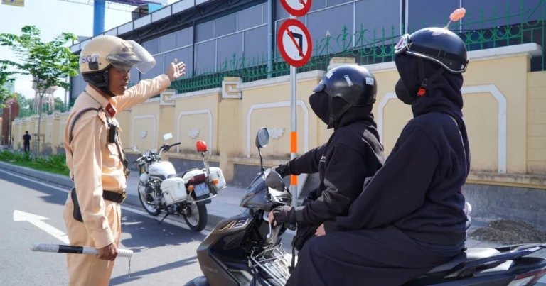 베트남 교통경찰, 오토바이 압류 대상 위반 행위 공개