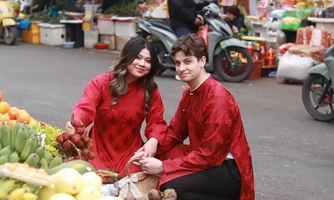 베트남, 외국인 관광객 ‘아오자이’ 입고 설 맞이 사진 촬영 열풍
