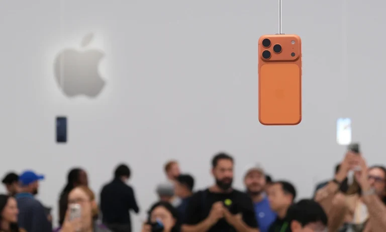 애플, 삼성 제치고 2025년 스마트폰 시장 1위