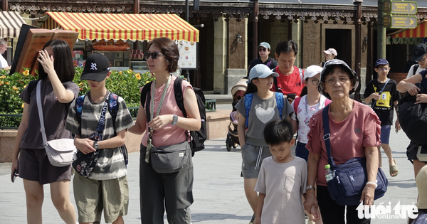 외국 관광객, 베트남 푸꾸옥에서 새해맞이 활동 즐겨