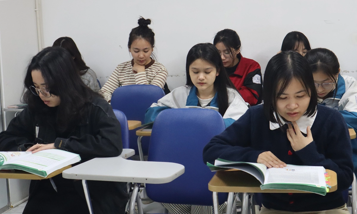 퇴근 후 학원으로…베트남 직장인들 사이에 부는 '중국어 열풍'