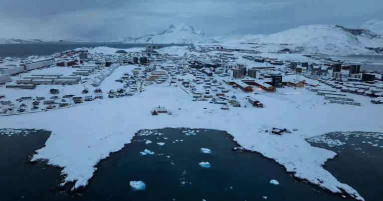 트럼프, 그린란드 군사 점유 검토