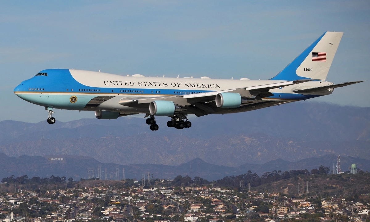 트럼프 에어포스원 전기 고장…노후 전용기 교체 지연 우려