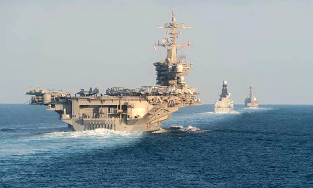 트럼프, 이란 인근에 항모 전단 파견…군사행동 경고