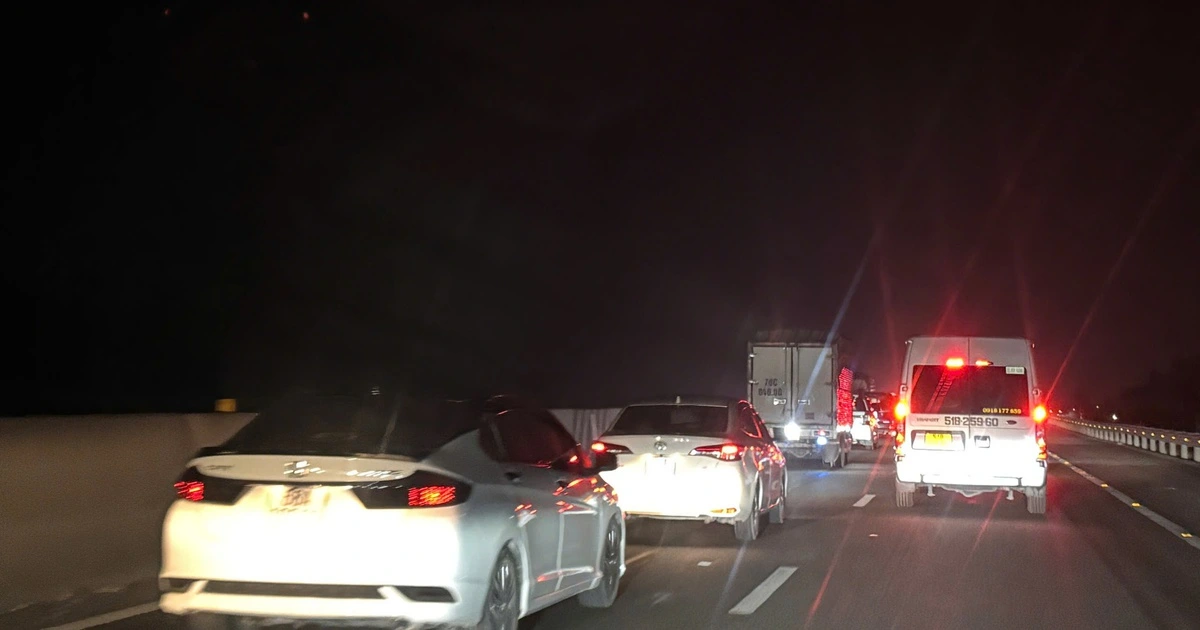 200킬로미터($km$) 이동에 8시간 소요... 메콩 델타(Mekong Delta)발 귀경길 마비