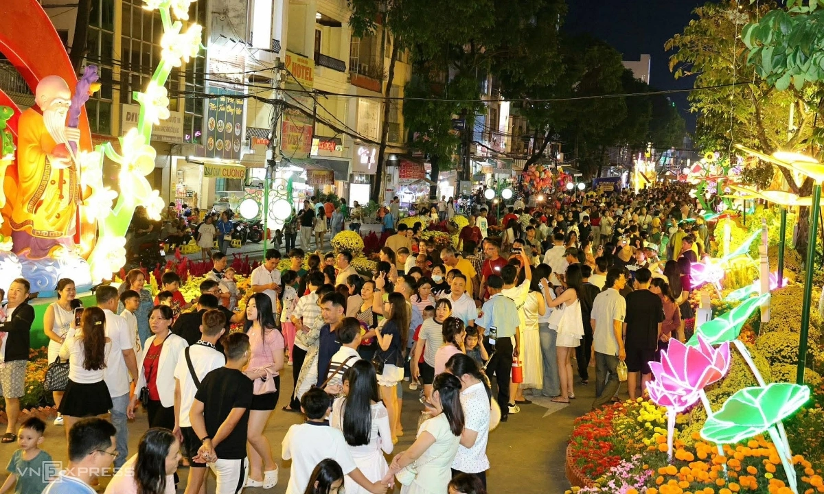 9일간의 베트남 설 연휴 관광 '잭팟'…1,400만 명 이동에 수익도 수조 원