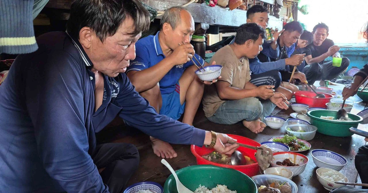 거친 파도 뚫고 ‘설 귀향’ 사투… 베트남 어부들의 간절한 마지막 출항