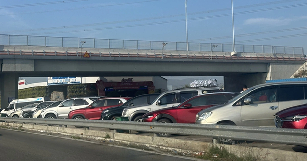 고속도로 휴게소 '포화'에 귀경길 몸살…도로국