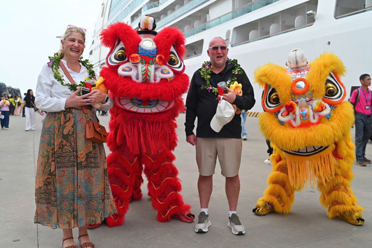 설날 아침 수천 명 외국인 관광객 '베트남 노크'… 관광 시장 부활 신호탄