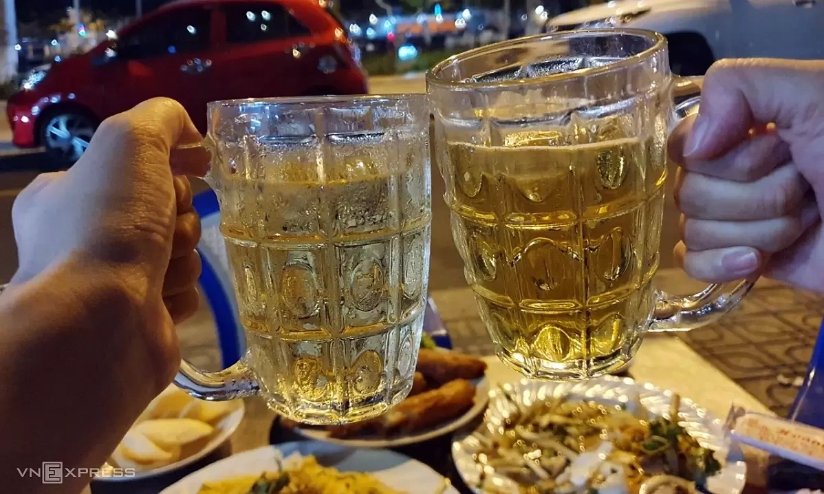 술 한 모금에 간은 비상근무 돌입... 알코올 대사의 과학적 이유