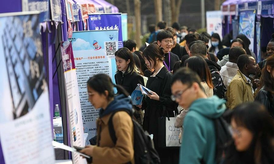 중국(China) 유학생들 학업 후 본국행 가속… 사상 최대 ‘회귀 열풍’
