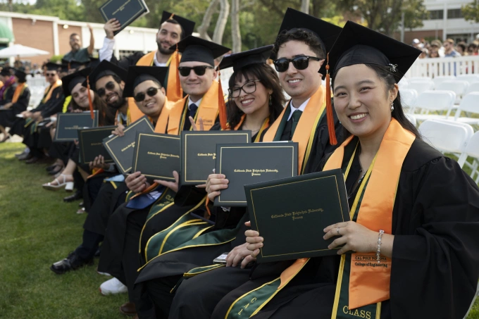 2026년 美 석사 초임 실태… 공학 계열 9만 2,873달러로 '연봉 순위 2위'