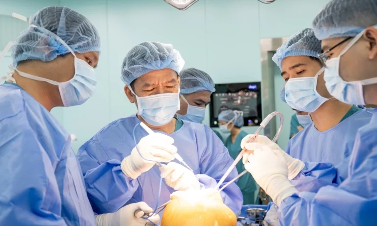 “32세 청년 무릎이 70대 노인 상태”… 범인은 사무직 생활과 무리한 계단 오르기