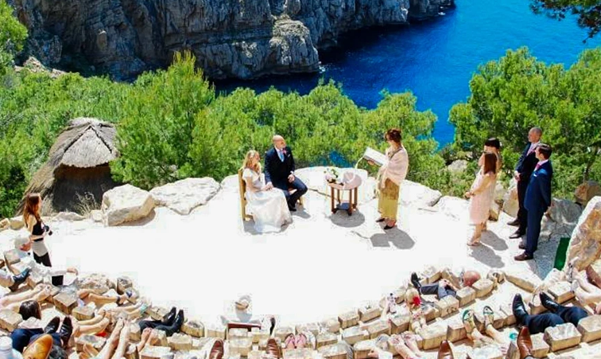 8살에 만난 첫사랑과 20년 만에 재회… 공항서 시작된 '운명적 로맨스'