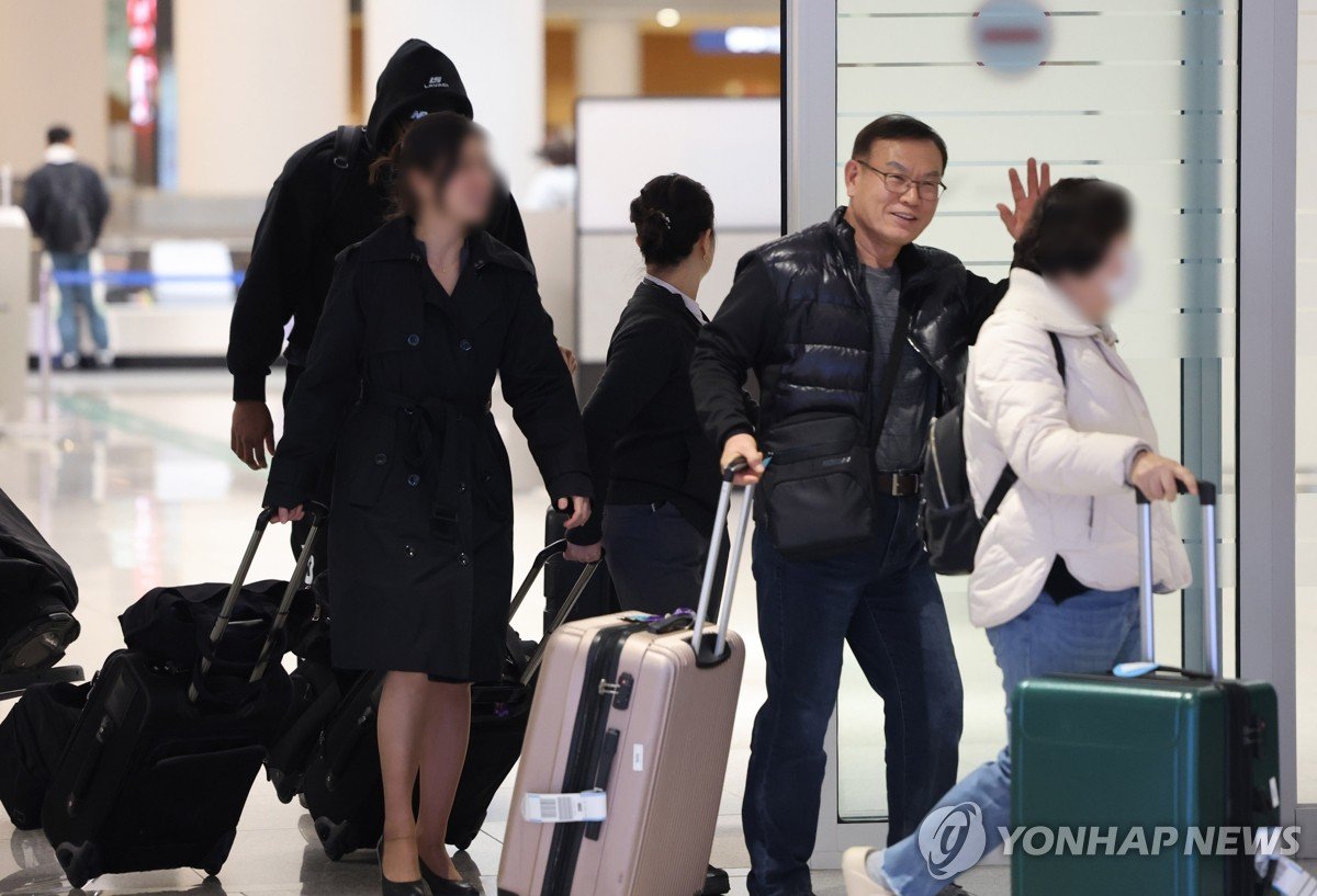 두바이 발 묶였던 한국 관광객 귀국