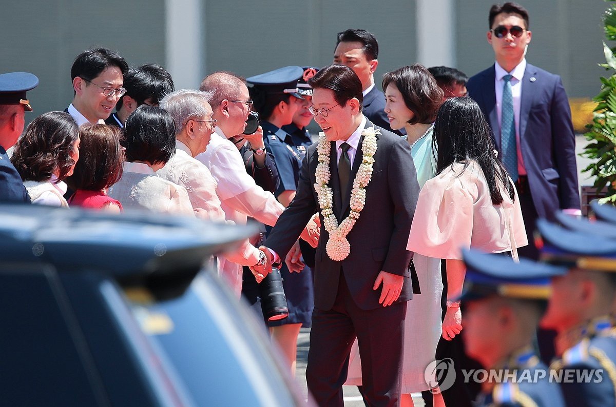 이재명 대통령, 필리핀 도착…마르코스와 정상회담