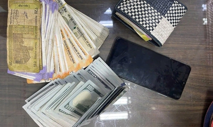 다낭 공항서 5,000달러 든 가방 분실한 인도 관광객… 공항 직원 추격 끝에 반환