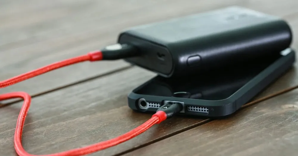 도쿄 지하철 객차 내 보조배터리 발화… 한조몬선 전 노선 한때 마비