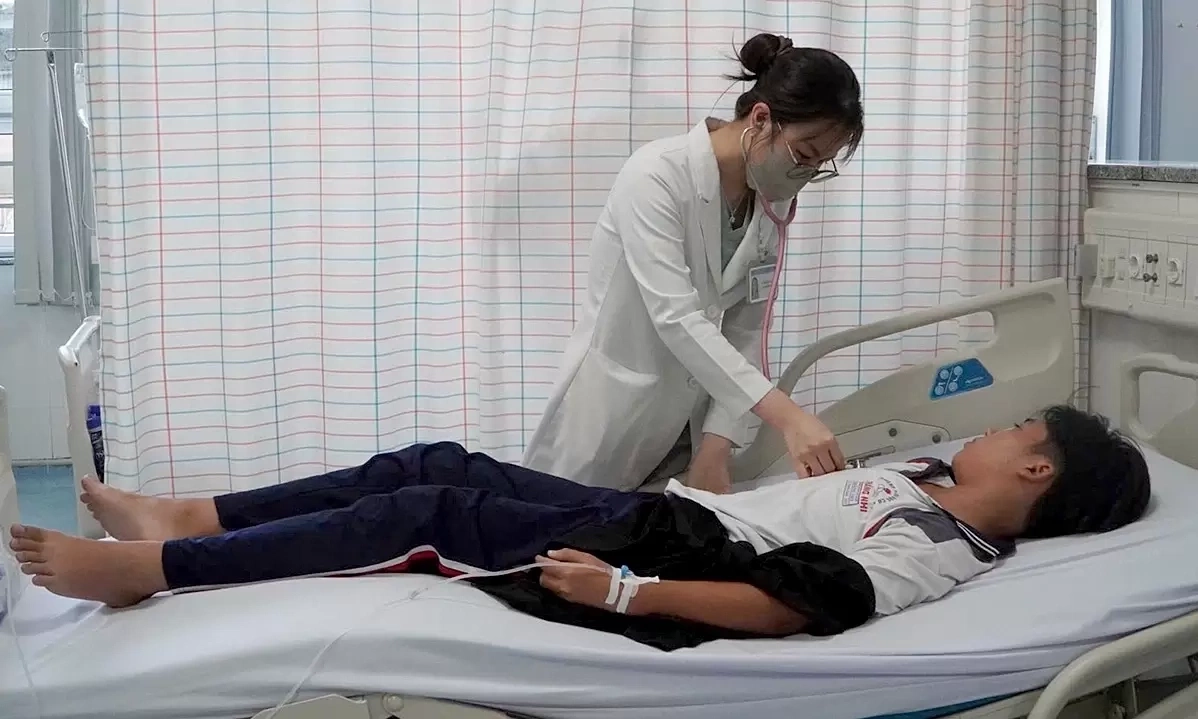 붕따우 ‘살모넬라 빵’ 공포… 입원 환자 50% 이상 확진