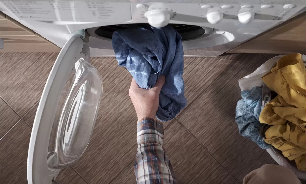 새 옷 그냥 입었다간 '접촉성 피부염' 위험… 화학 잔여물 제거가 핵심