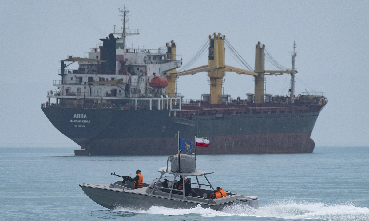 이란, 호르무즈해협을 '통행료 징수소'로…사전 허가·지정 항로 강제