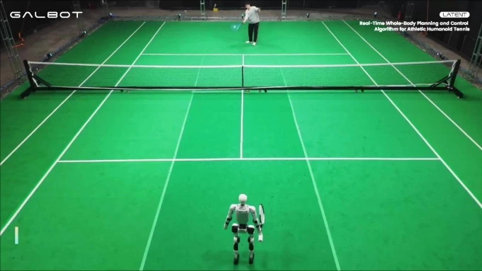 중국 휴머노이드 로봇, 사람과 테니스 랠리 성공…