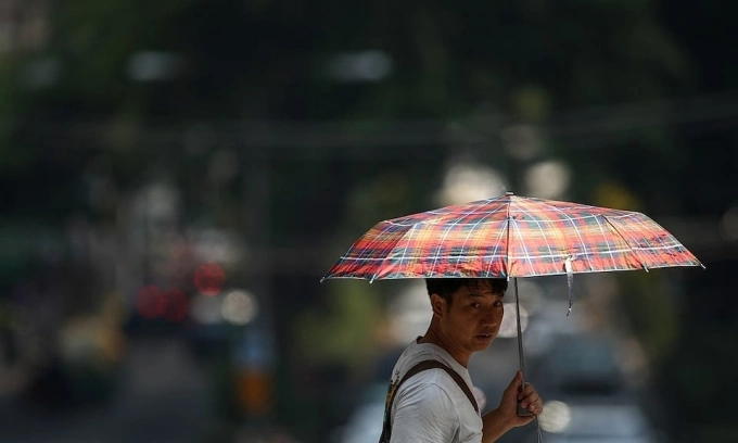 태국 정부, '살인적 폭염'에 열사병 경보 발령… 체감온도 50도 육박