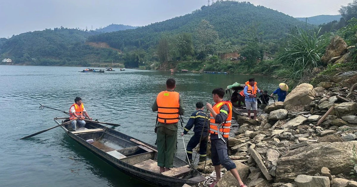 투옌광 수력발전소 호수서 어선 전복… 그물 던지던 젊은 부부 숨진 채 발견