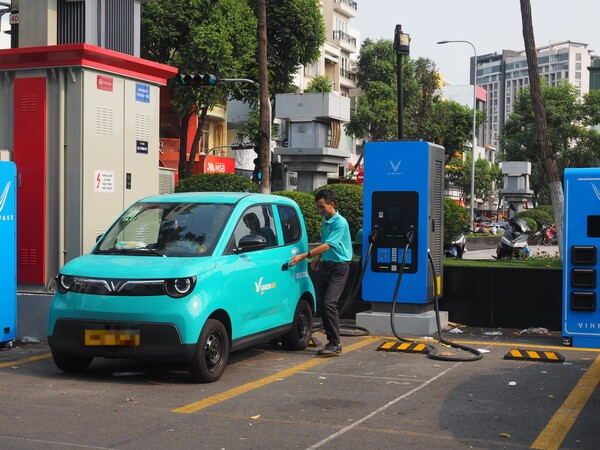 하노이, 전기차로의 강력한 전환 정책 발표