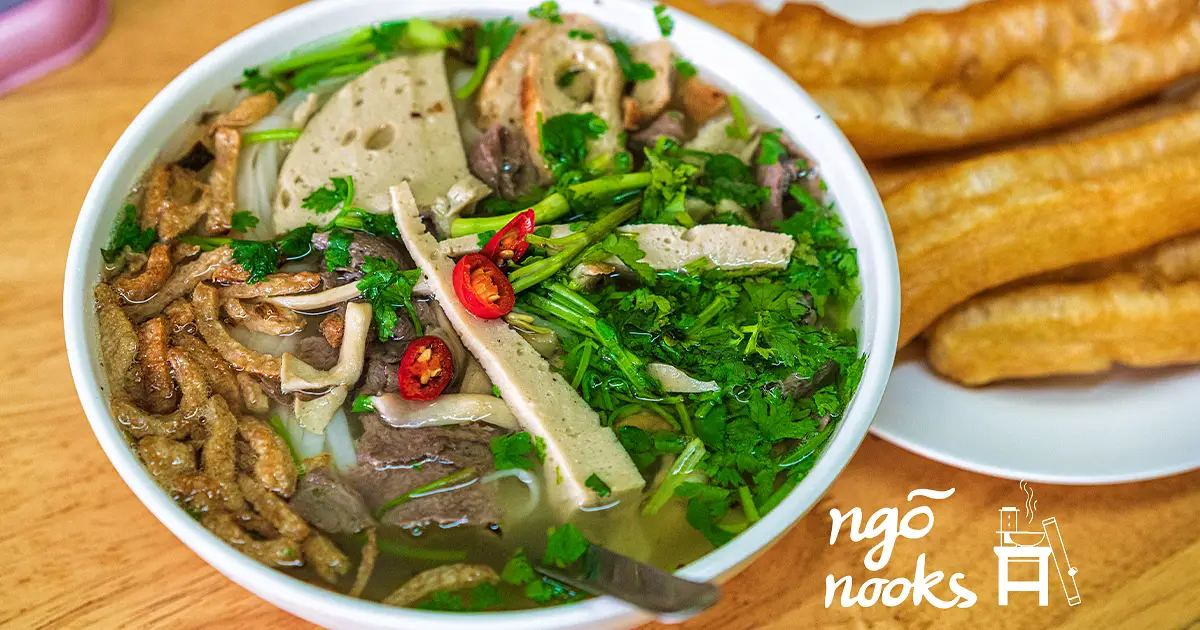 하노이의 작은 식당에서 꽉 찬 맛을 내는 채식 쌀국수 '퍼짜이(Phở Chay)'