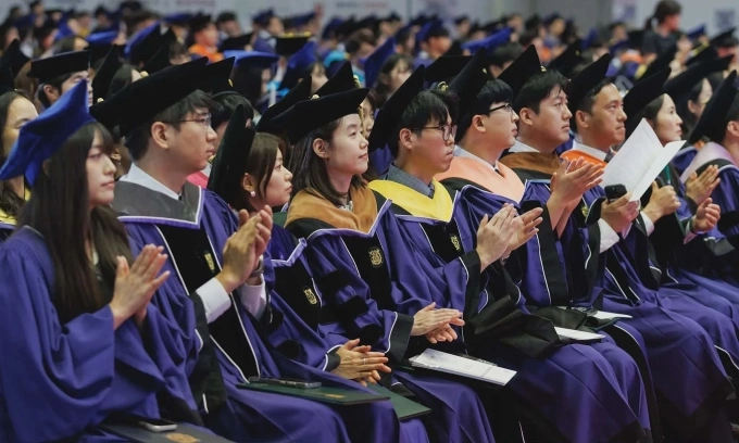 한국 박사 학위 취득자 2만 명 '역대 최다'…10명 중 1명은 저임금 노동자 전락