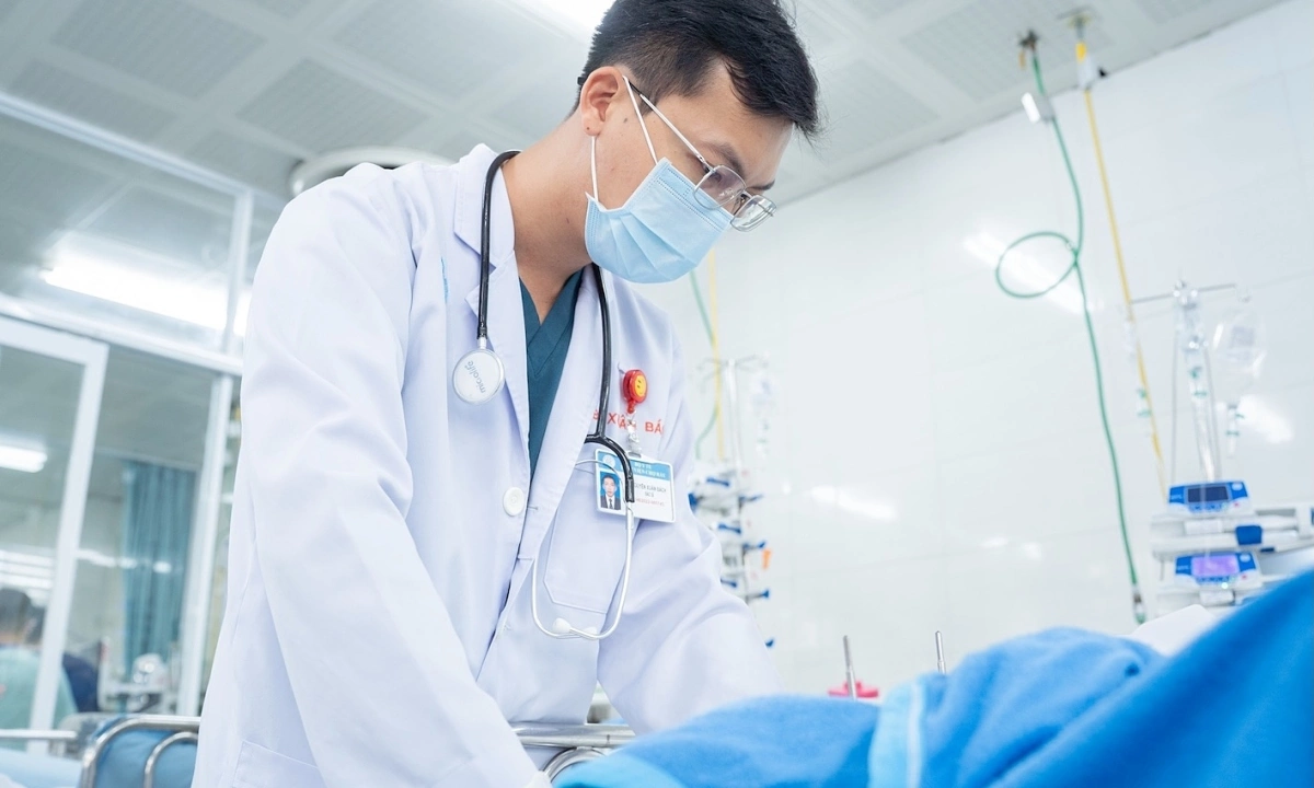 '10m 절벽 추락' 버스 부상자들, 7개과 협진 사투 끝에 고비 넘겼다