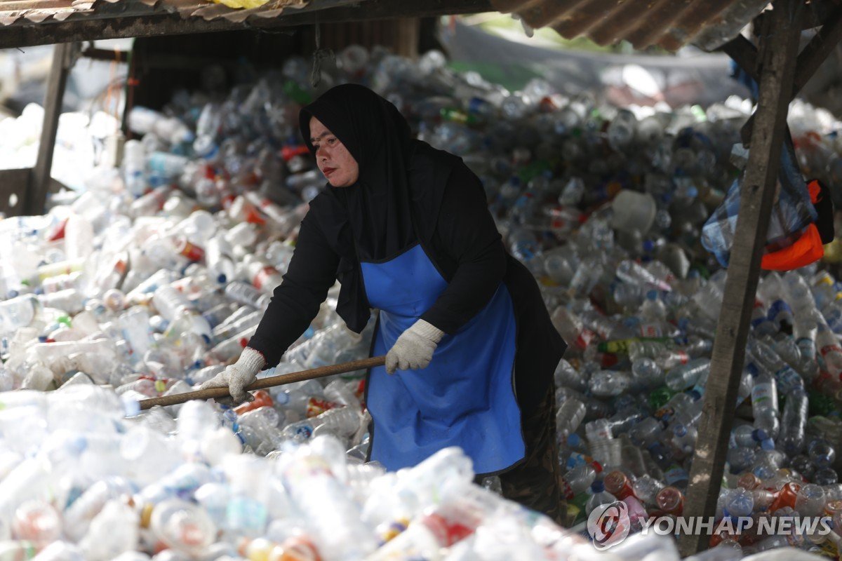 동남아, 이란전쟁 장기화에 플라스틱 부족사태 현실화