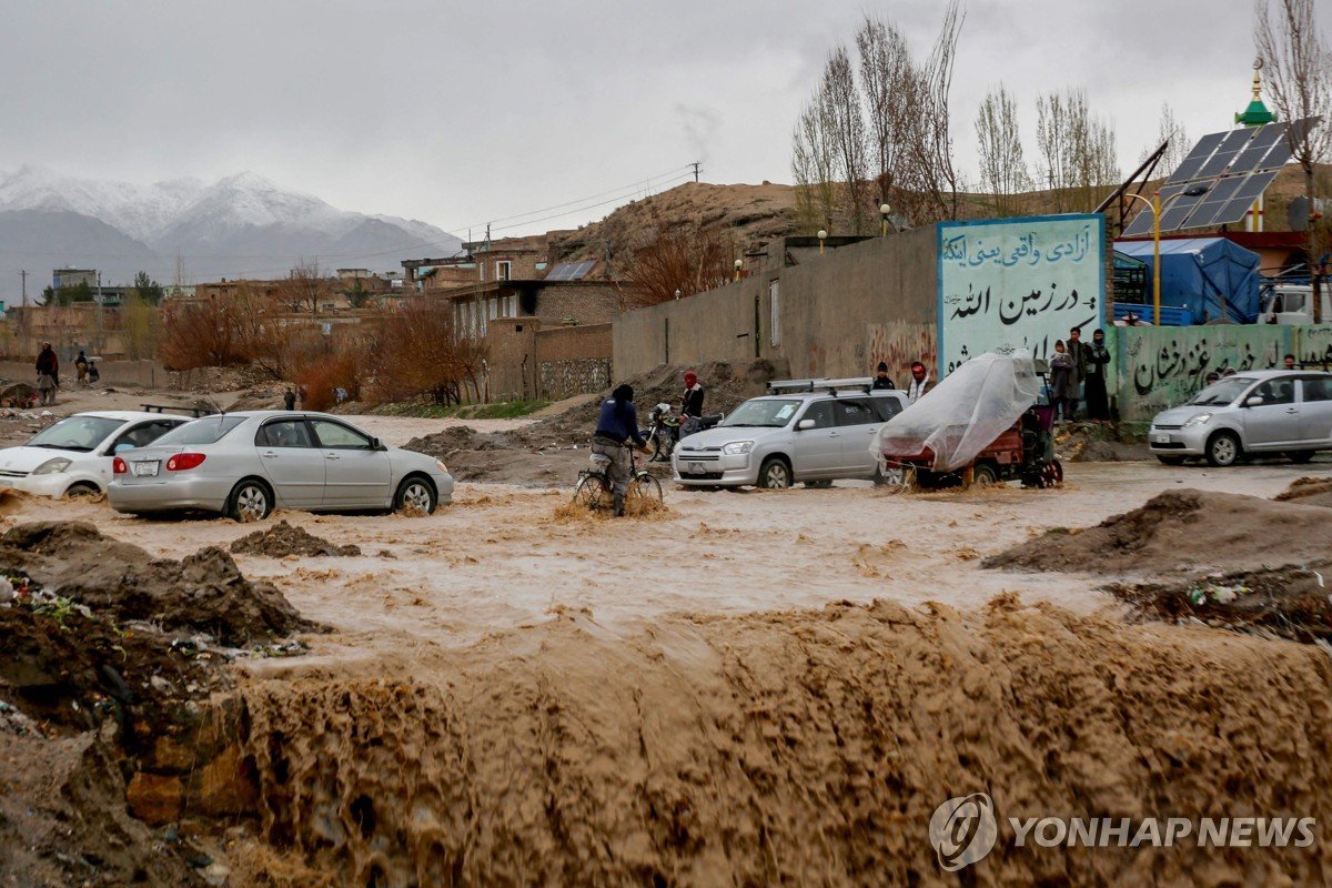 아프간 홍수 사망 110명으로 불어…파키스탄도 40여명 숨져