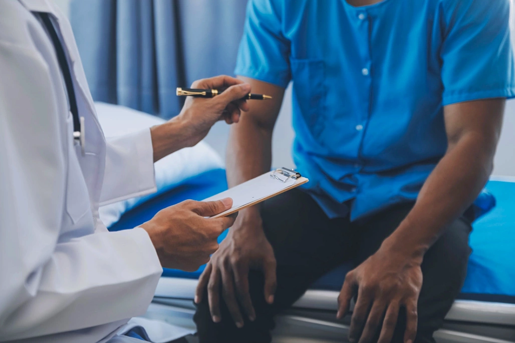 “결혼 앞두고 청천벽력”… 28세 청년, 예비 신랑 건강검진서 ‘고환 위축’ 발견