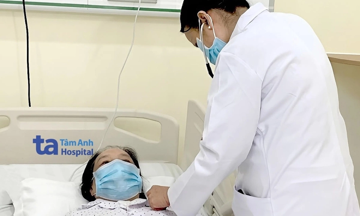 기도 폐쇄 유발한 5cm 거대 갑상선종… 호찌민 의료진, 흉부 절개로 응급 제거 성공