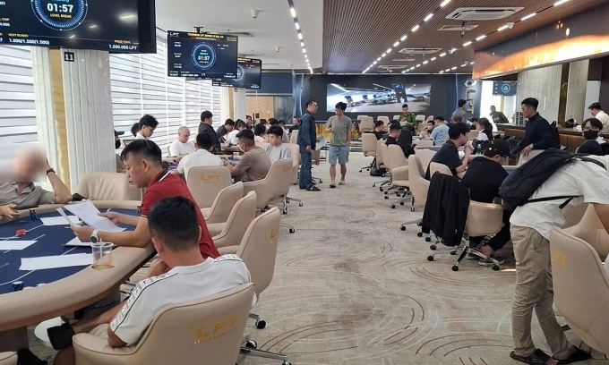 다낭 해변 5성급 호텔 도박장 급습… 포커 도박꾼 86명 적발