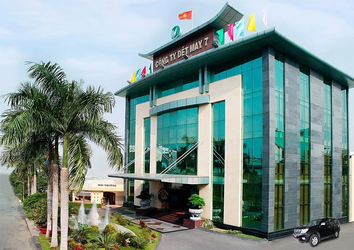 대주주 당 반 람, 군 피복 기업 DM7 지분 전량 매각... 대규모 지분 승계 포착