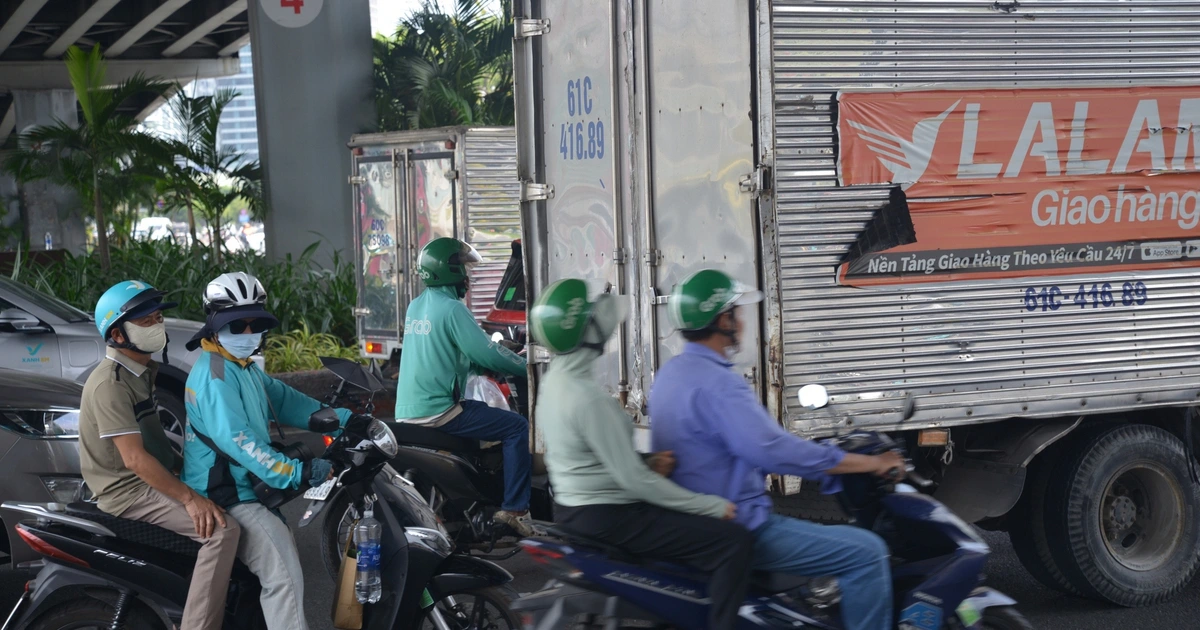 대형 트럭 주변 ‘6대 죽음의 사각지대’ 경보… “운전자가 나를 보고 있다는 착각 버려야”