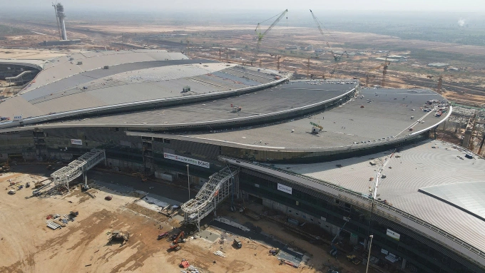 롱탄 신공항 ‘인력난 비상’… 6,000명 부족에 연내 개항 차질 우려