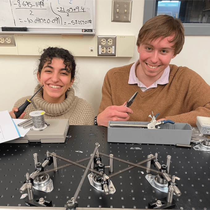 미국 연구진, 전기 없이 움직이는 '용수철 컴퓨터' 개발… 기계적 에너지로 연산 수행